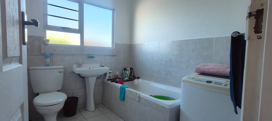 To Let 3 Bedroom Property for Rent in Overbaakens Eastern Cape